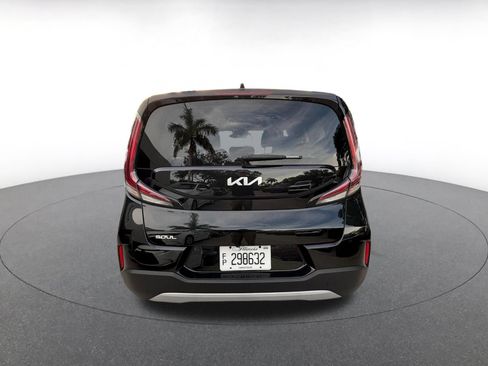 Used 2025 Kia Soul LX w/ LX Technology Package FWD image 15