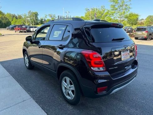 Used 2022 Chevrolet Trax LT w/ LT Convenience Package AWD/4WD image 3