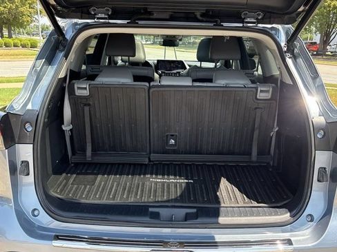 Used 2021 Toyota Highlander Platinum AWD/4WD image 8