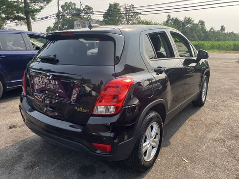 Used 2021 Chevrolet Trax LS w/ Tint and Cruise Package AWD/4WD image 7