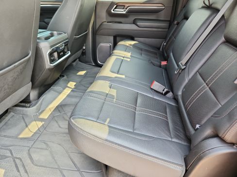 Used 2023 Chevrolet Silverado 1500 High Country w/ High Country Premium Package AWD/4WD image 11
