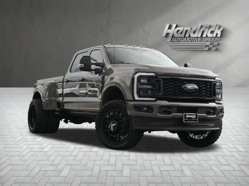 Used 2026 Ford F450 Platinum w/ Platinum Plus Package AWD/4WD image 2