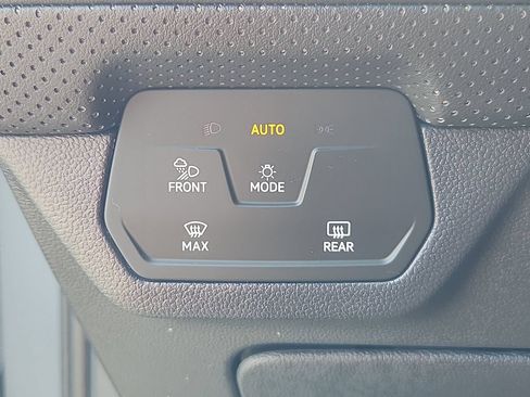Used 2024 Volkswagen Atlas Cross Sport SEL R-Line AWD/4WD image 19