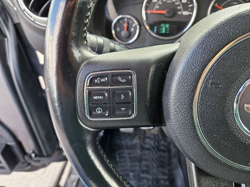 Used 2014 Jeep Wrangler Unlimited Rubicon w/ Connectivity Group AWD/4WD image 19