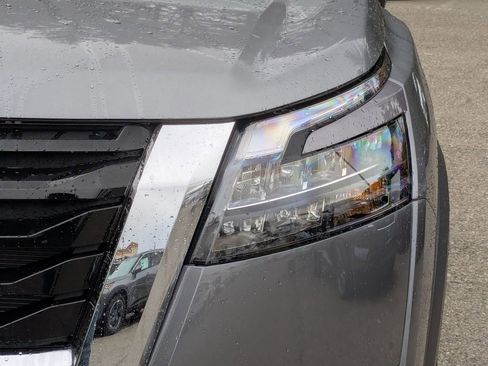 New 2025 Nissan Pathfinder S image 10