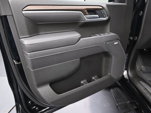 Used 2025 Chevrolet Silverado 1500 LT Trail Boss w/ LT Trail Boss Premium Package AWD/4WD image 12