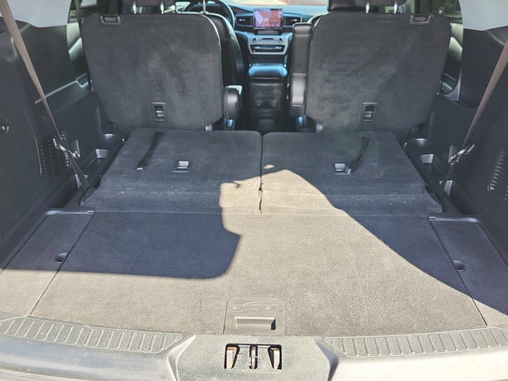 Used 2022 Ford Explorer XLT w/ Equipment Group 202A RWD image 14