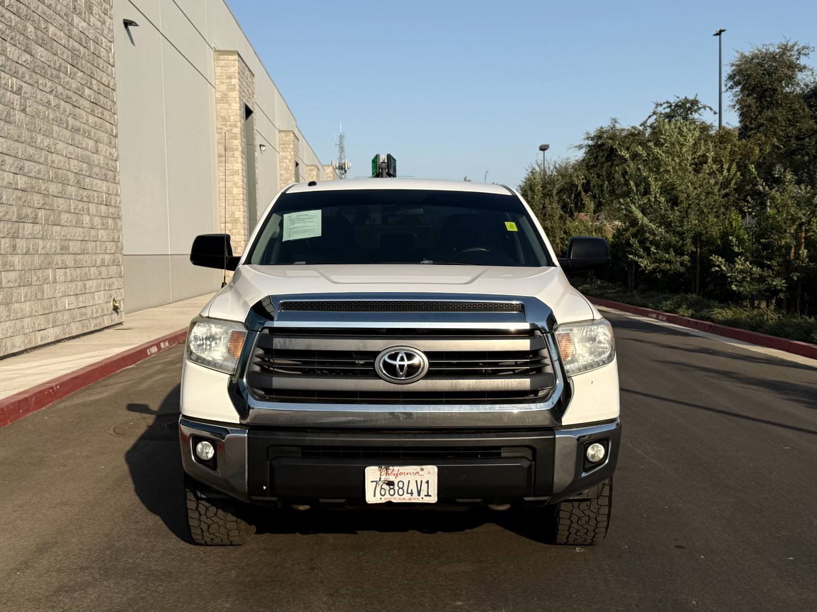 Used 2015 Toyota Tundra SR5 AWD/4WD image 2
