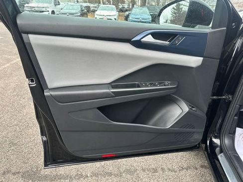 Used 2022 Volkswagen Taos SE w/ Panoramic Sunroof Package image 5