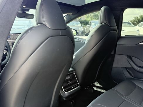 Used 2024 Tesla Model S AWD/4WD image 32