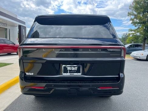 Used 2025 Lincoln Navigator Black Label AWD/4WD image 7