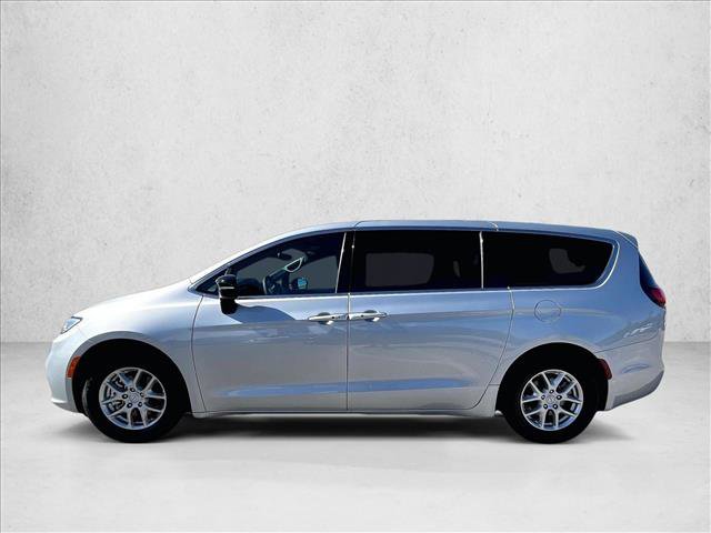 Used 2026 Chrysler Pacifica Select FWD image 6