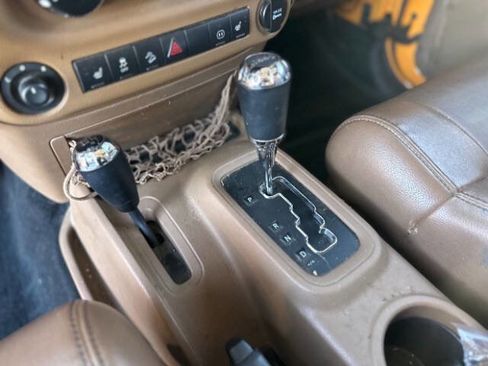 Used 2012 Jeep Wrangler Unlimited Rubicon w/ Connectivity Group image 14