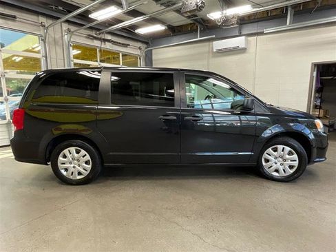 Used 2019 Dodge Grand Caravan SE image 6