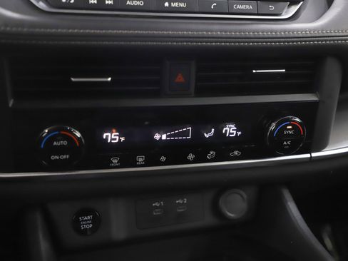 Used 2025 Nissan Rogue SV image 23