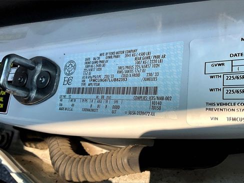 Used 2020 Ford Escape SE image 19