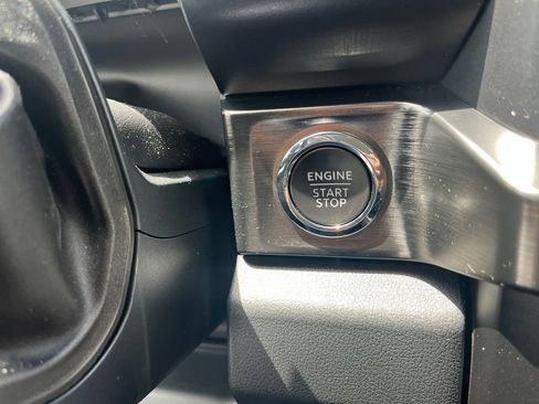 Used 2024 Ford F250 Lariat w/ Lariat Ultimate Package AWD/4WD image 22