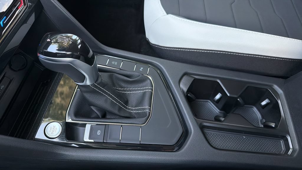 New 2026 Volkswagen Taos SE FWD image 15