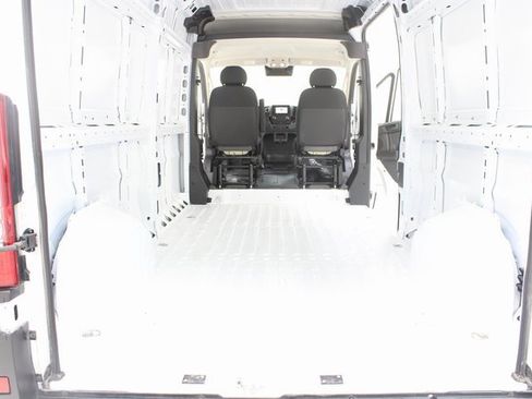 Used 2025 RAM ProMaster 2500 w/ Convenience Group image 15