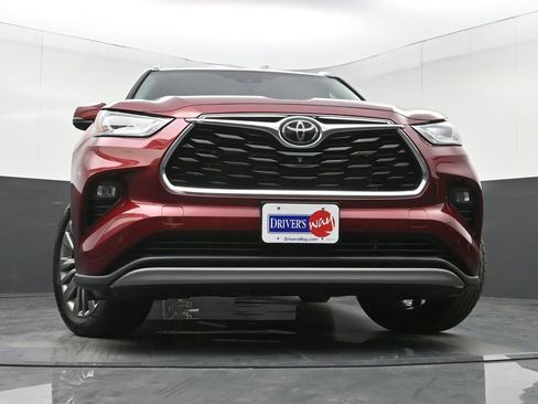 Used 2023 Toyota Highlander Platinum image 31