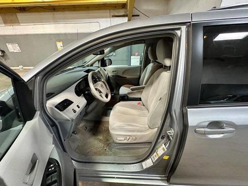 Used 2012 Toyota Sienna LE FWD image 20