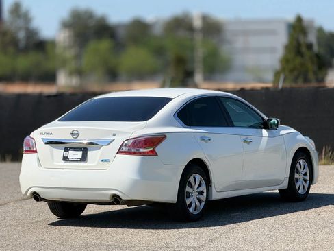 Used 2013 Nissan Altima 2.5 S FWD image 9