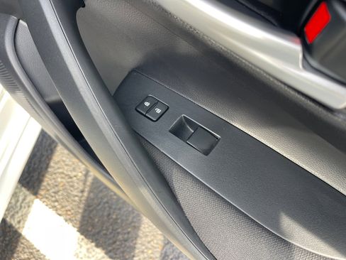 Used 2021 Toyota Corolla LE image 20