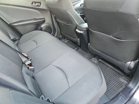 Used 2021 Toyota Prius LE image 11