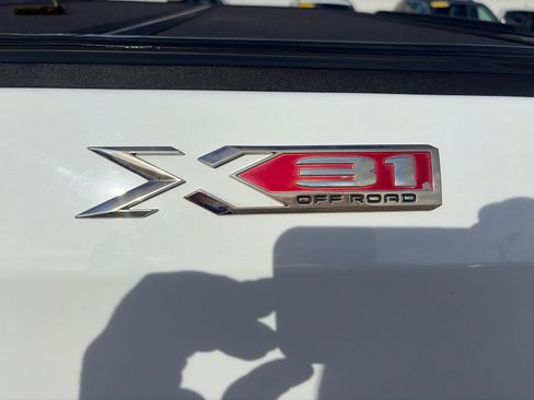 Used 2019 GMC Sierra 1500 SLT w/ SLT Premium Package AWD/4WD image 13