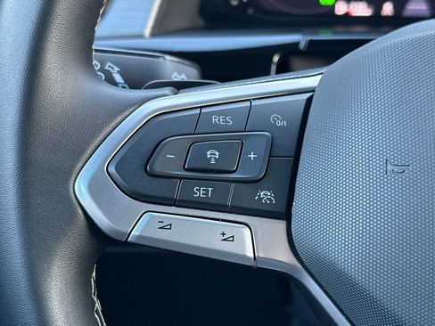 Used 2025 Volkswagen Atlas Cross Sport SE AWD/4WD image 26