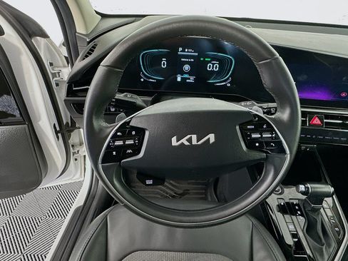Used 2023 Kia Niro EX FWD image 11