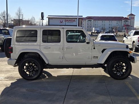 Used 2022 Jeep Wrangler Unlimited Sahara image 41