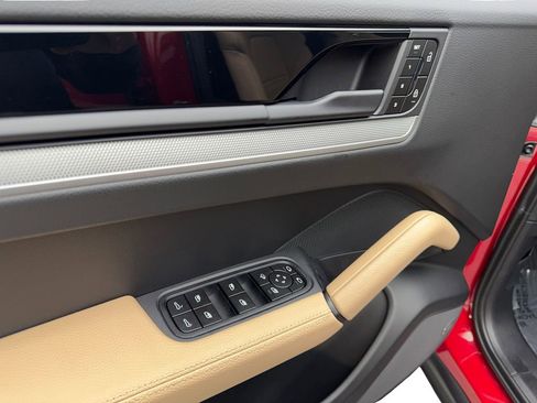 Used 2026 Porsche Cayenne Coupe image 32