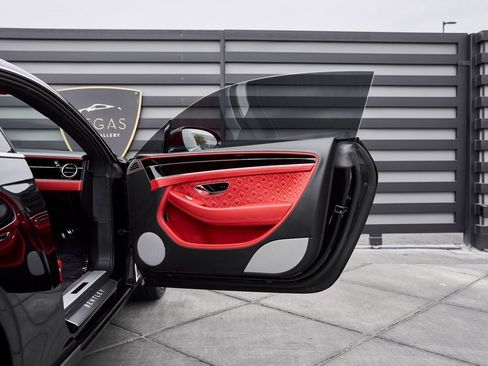 Used 2022 Bentley Continental GT image 22