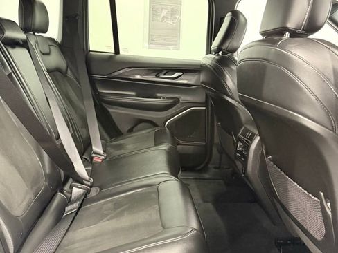 Used 2022 Jeep Grand Cherokee Altitude image 19