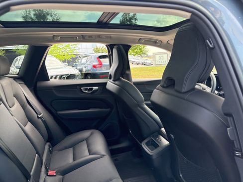 Used 2023 Volvo XC60 B5 Plus w/ Climate Package image 12