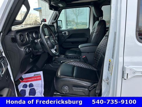 Used 2023 Jeep Wrangler Unlimited Sahara image 27