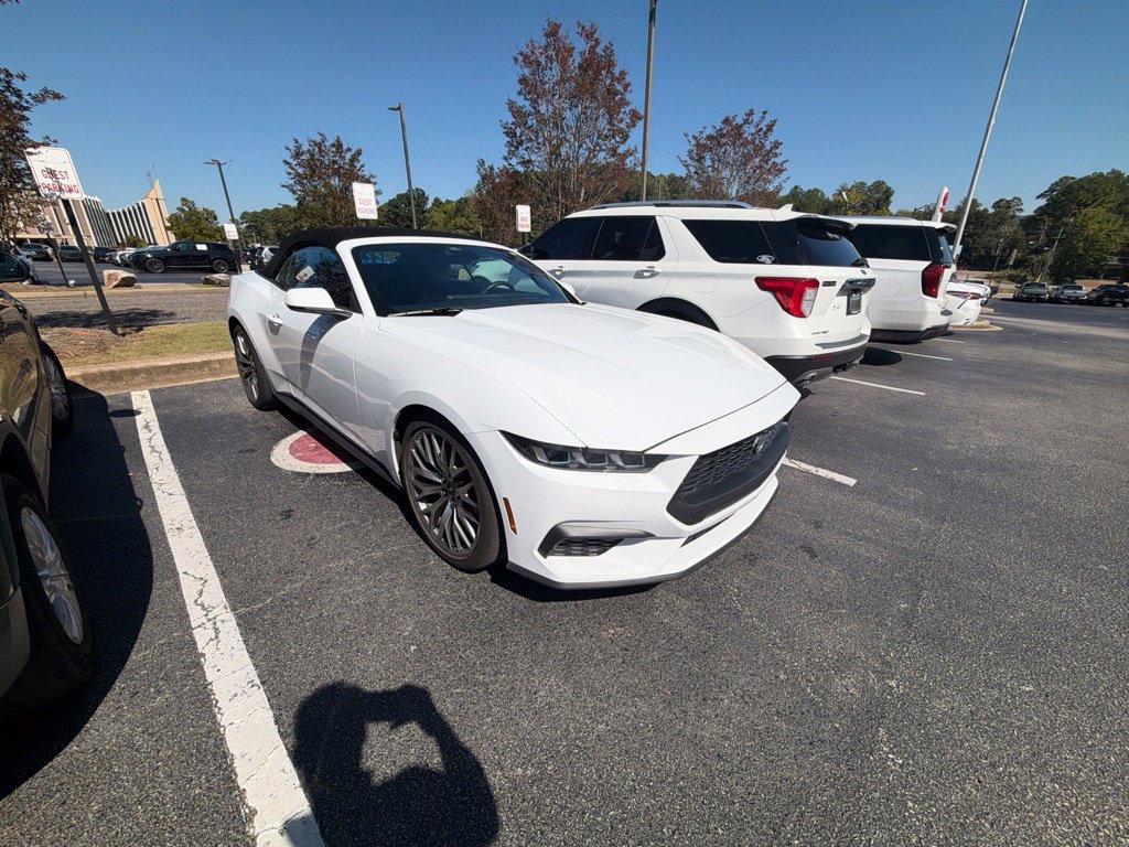 Used 2025 Ford Mustang Premium RWD image 1