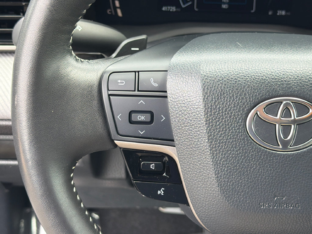 Used 2025 Toyota Camry SE w/ Convenience Package FWD image 24