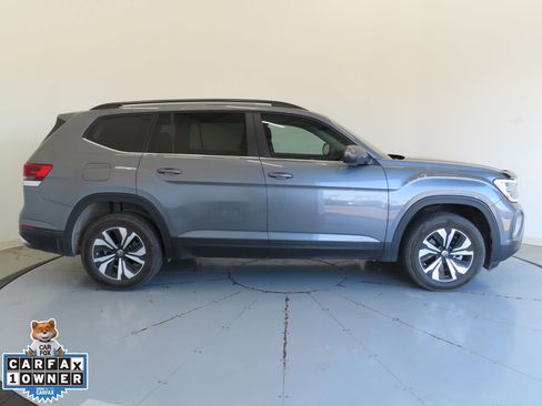Used 2024 Volkswagen Atlas SE image 2
