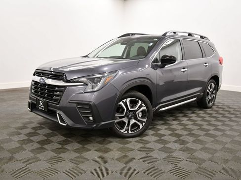 Used 2025 Subaru Ascent Touring AWD/4WD image 2