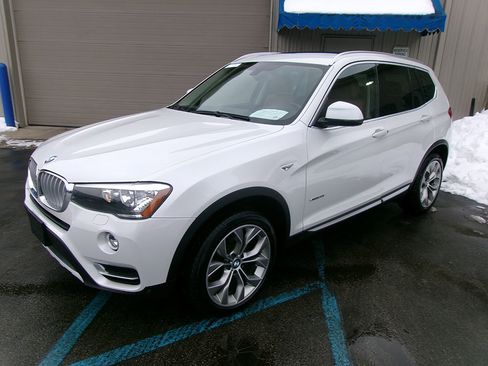 Used 2017 BMW X3 xDrive28i image 1