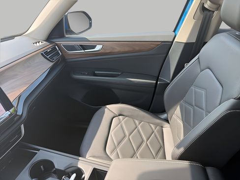 New 2025 Volkswagen Atlas SE AWD/4WD image 19