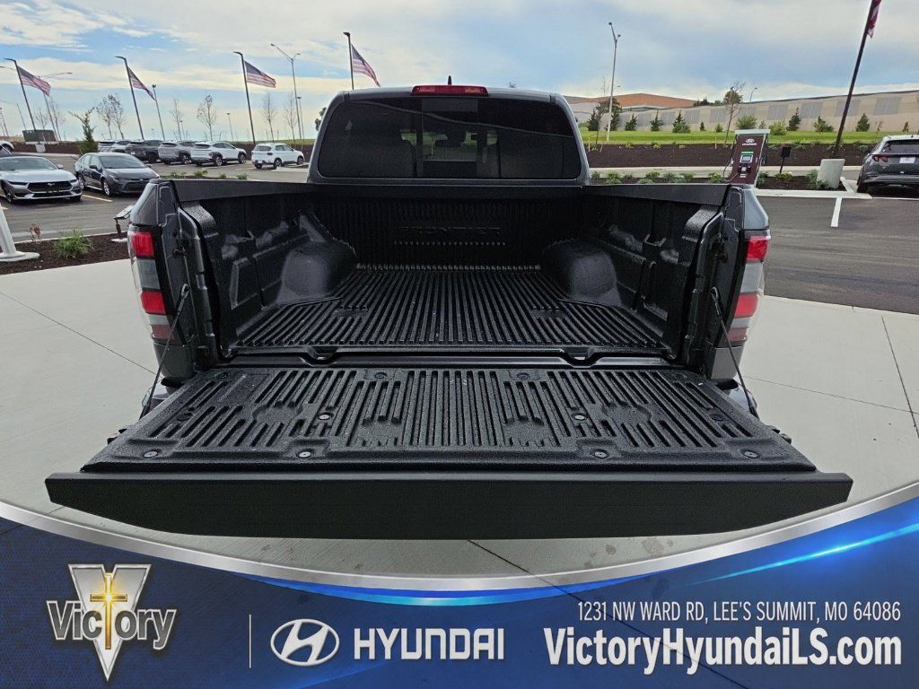 Used 2026 Nissan Frontier PRO-4X AWD/4WD image 5