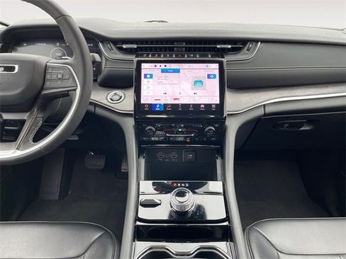 Used 2023 Jeep Grand Cherokee Limited image 11