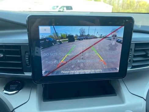 Used 2024 Ford Explorer XLT w/ Equipment Group 202A AWD/4WD image 24