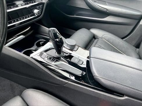 Used 2020 BMW M550i xDrive image 19