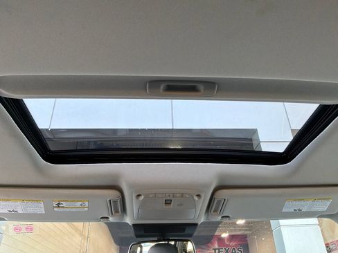 Used 2024 Nissan Armada SL RWD image 21