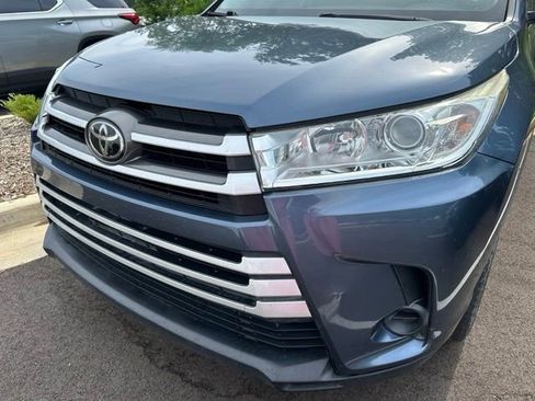 Used 2019 Toyota Highlander LE FWD image 7