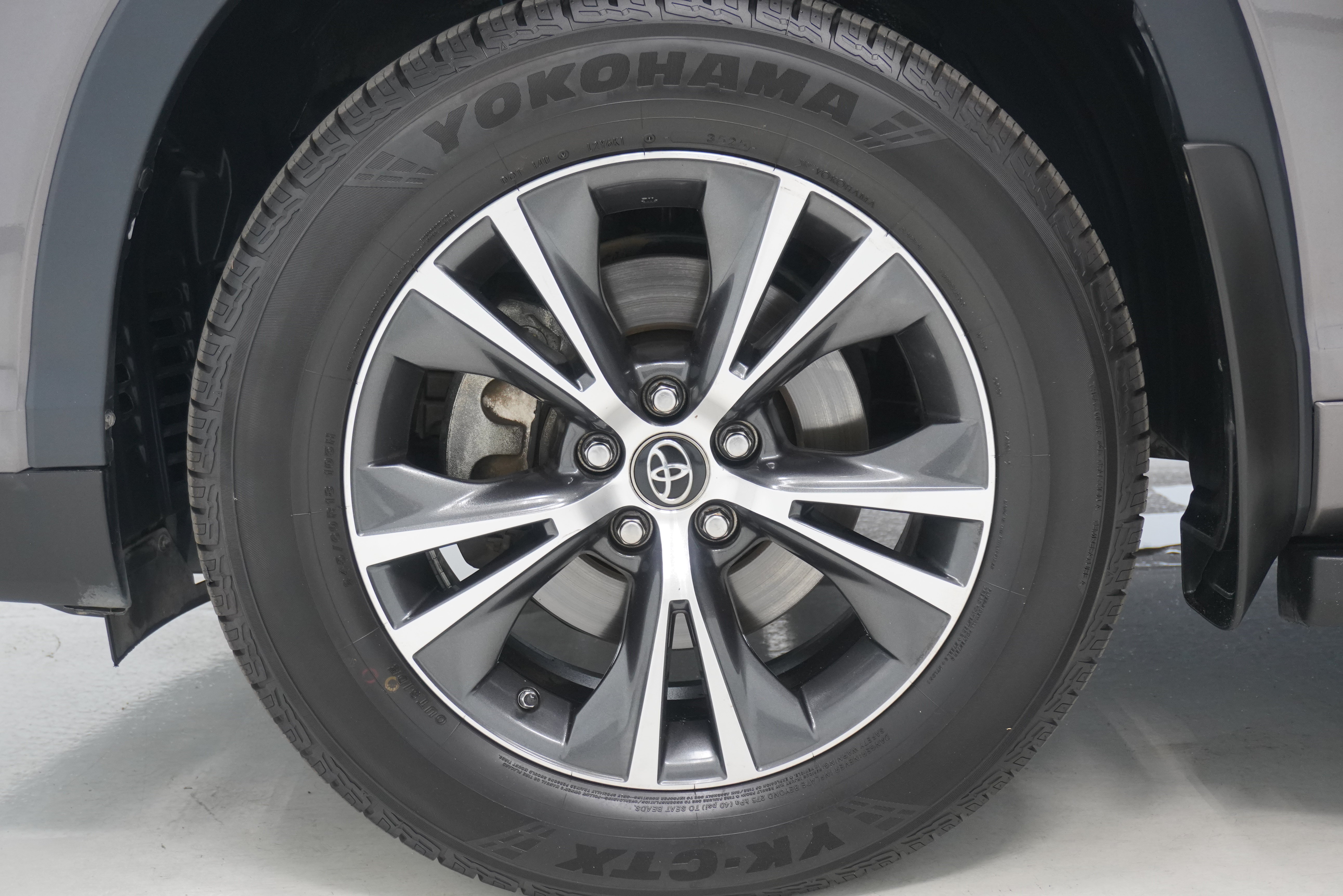 Used 2016 Toyota Highlander XLE FWD image 26